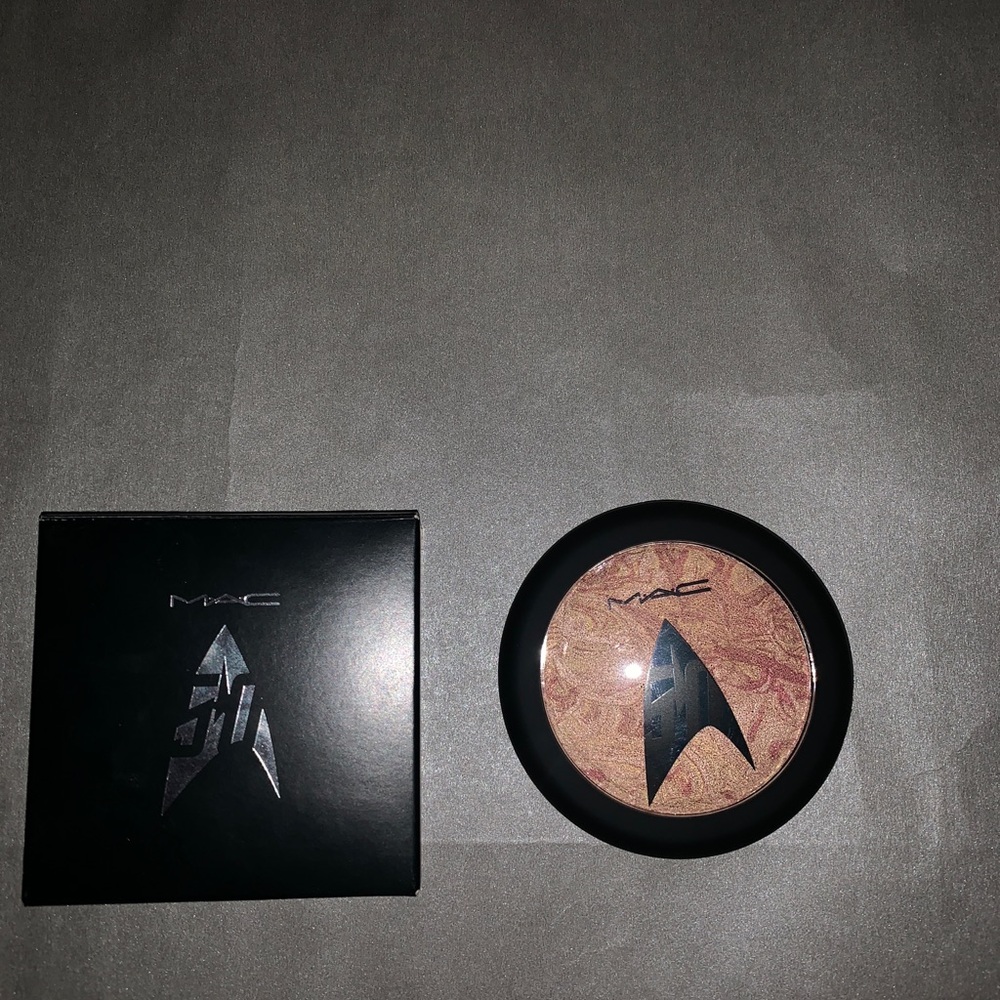 MAC x Star Trek Trip the Light Fantastic Powder